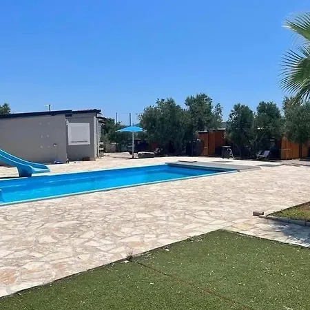 Apartmán Family-friendly With Swimming Pool Pirovac, Sibenik - 24299 *