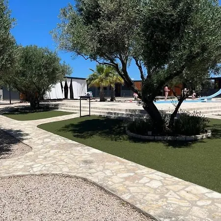 Family-friendly With Swimming Pool Pirovac, Sibenik - 24299 Daire